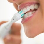 spazzolino elettrico in azione 1